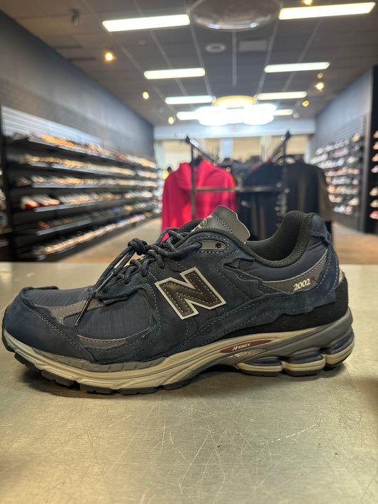 New balance 2002r navy protection