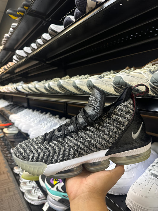 Lebron 16 Oreo (USED)