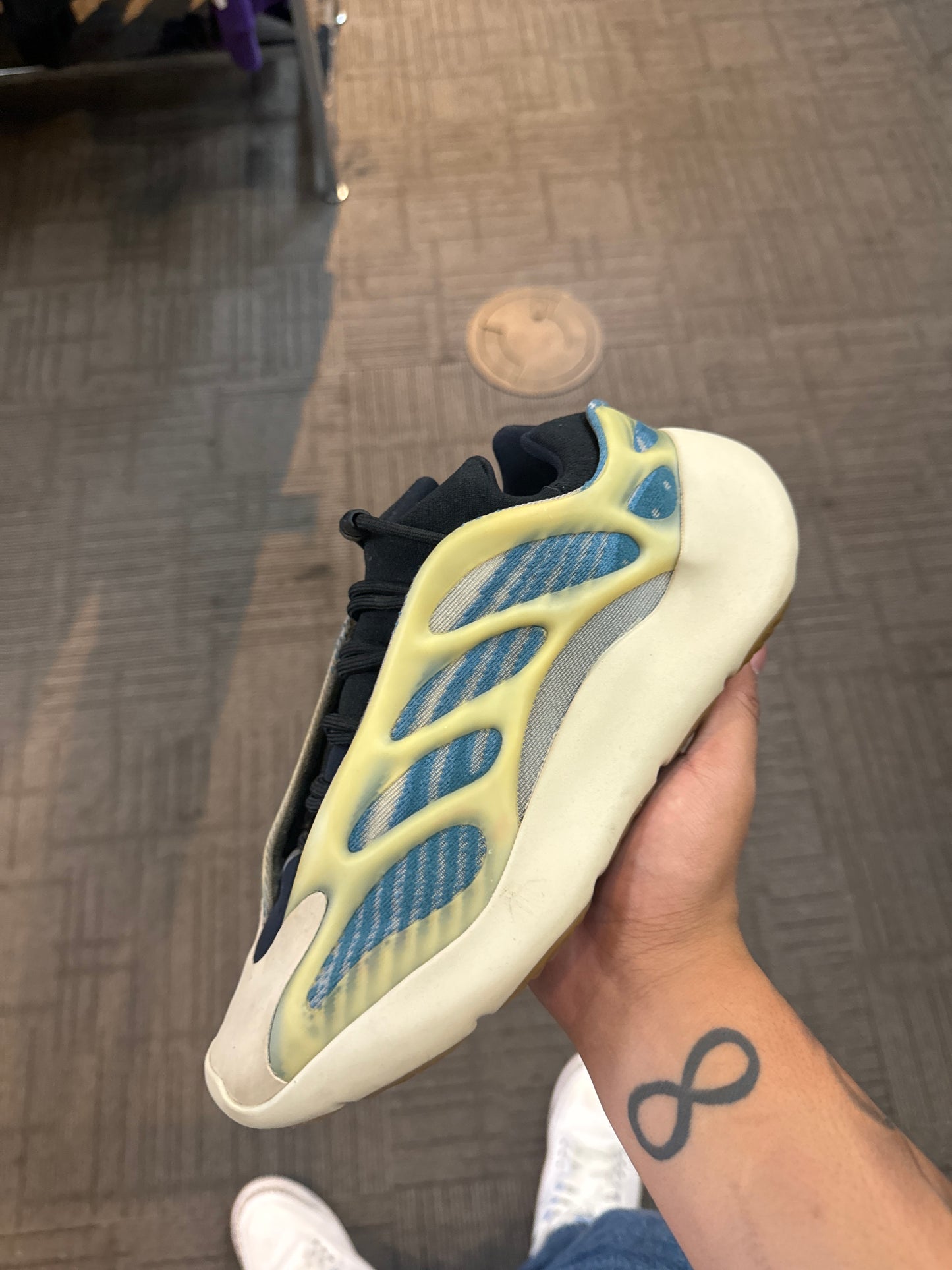 Yeezy 700 V3 Kyanite Used