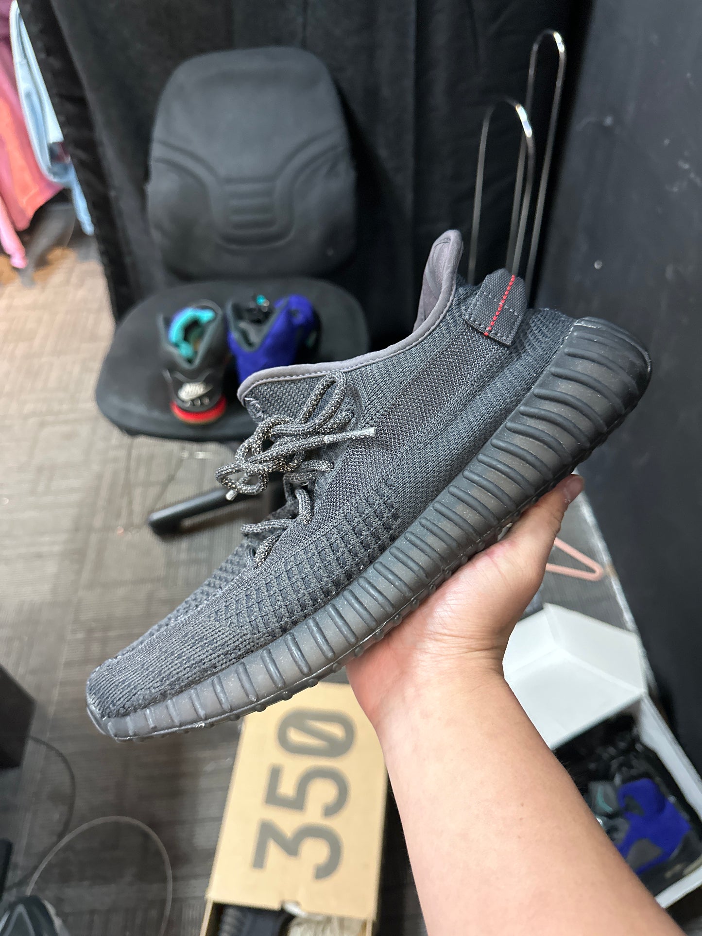 Yeezy 350 Black Non (used)