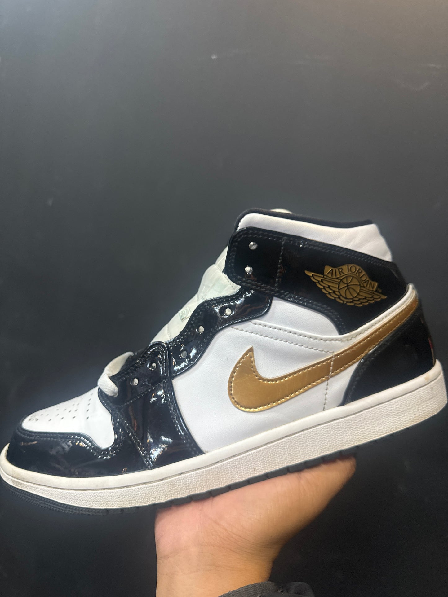 Jordan 1 Mid Patent Black Gold Used