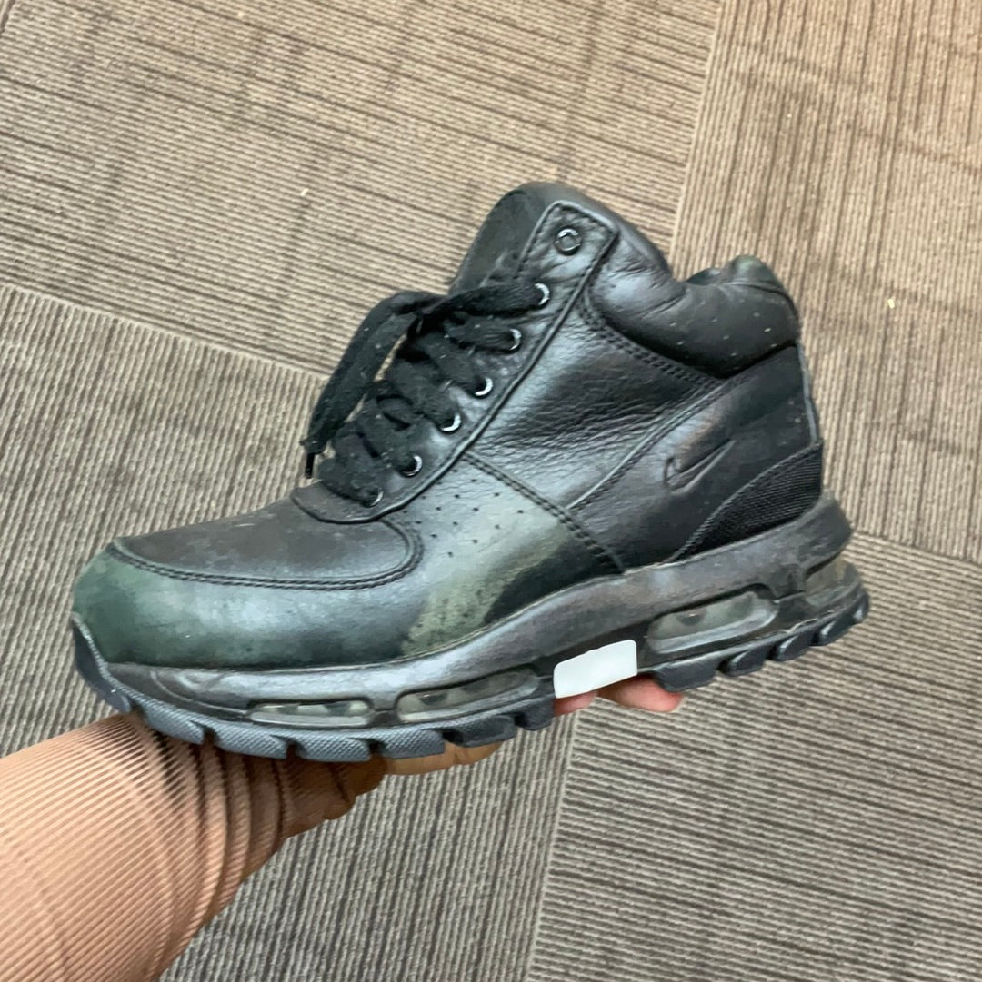 Nike Boot Black Used