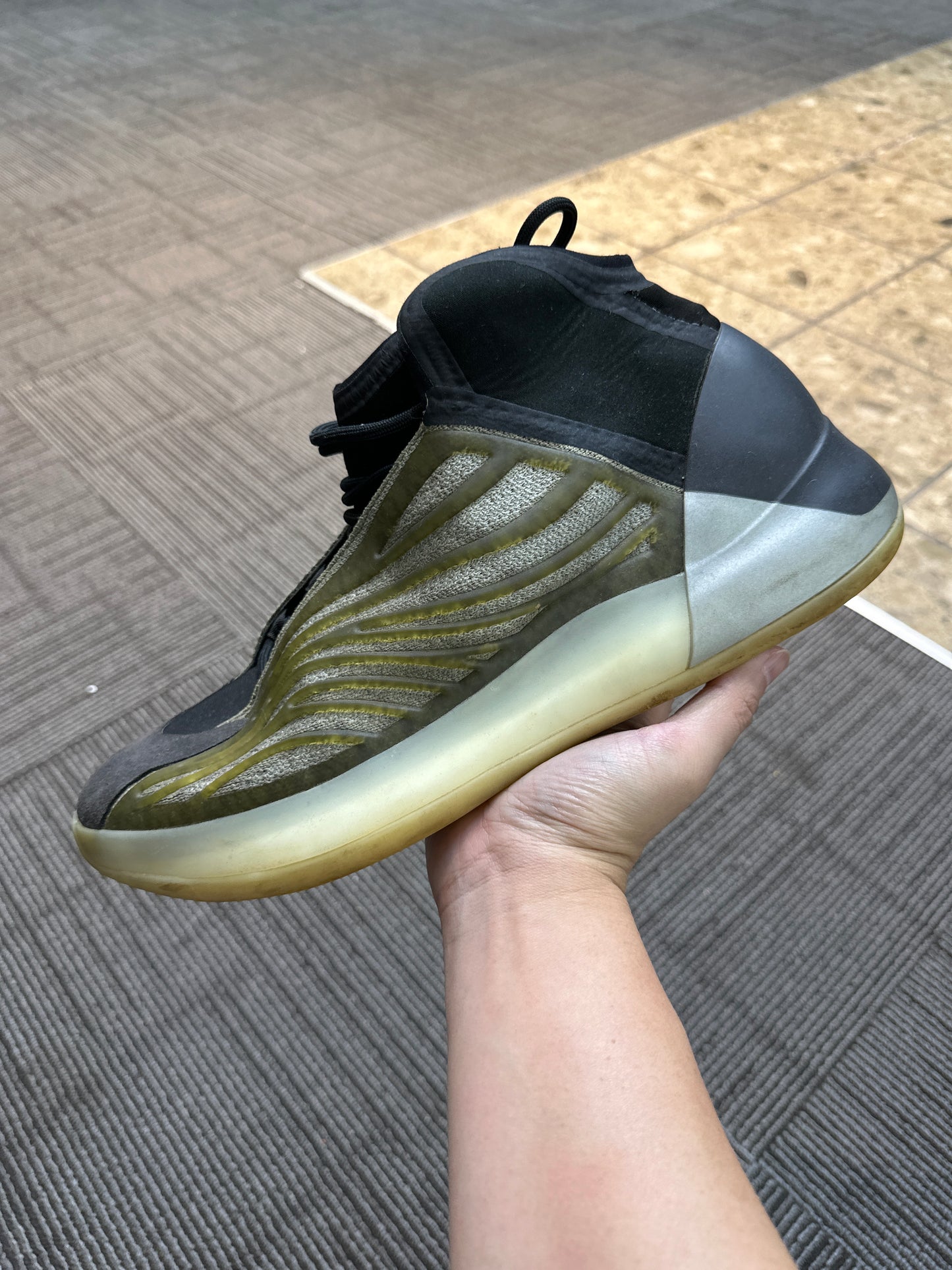 Yeezy QNTM Barium (USED)