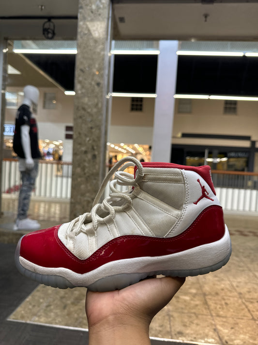 Jordan 11 cherry Used