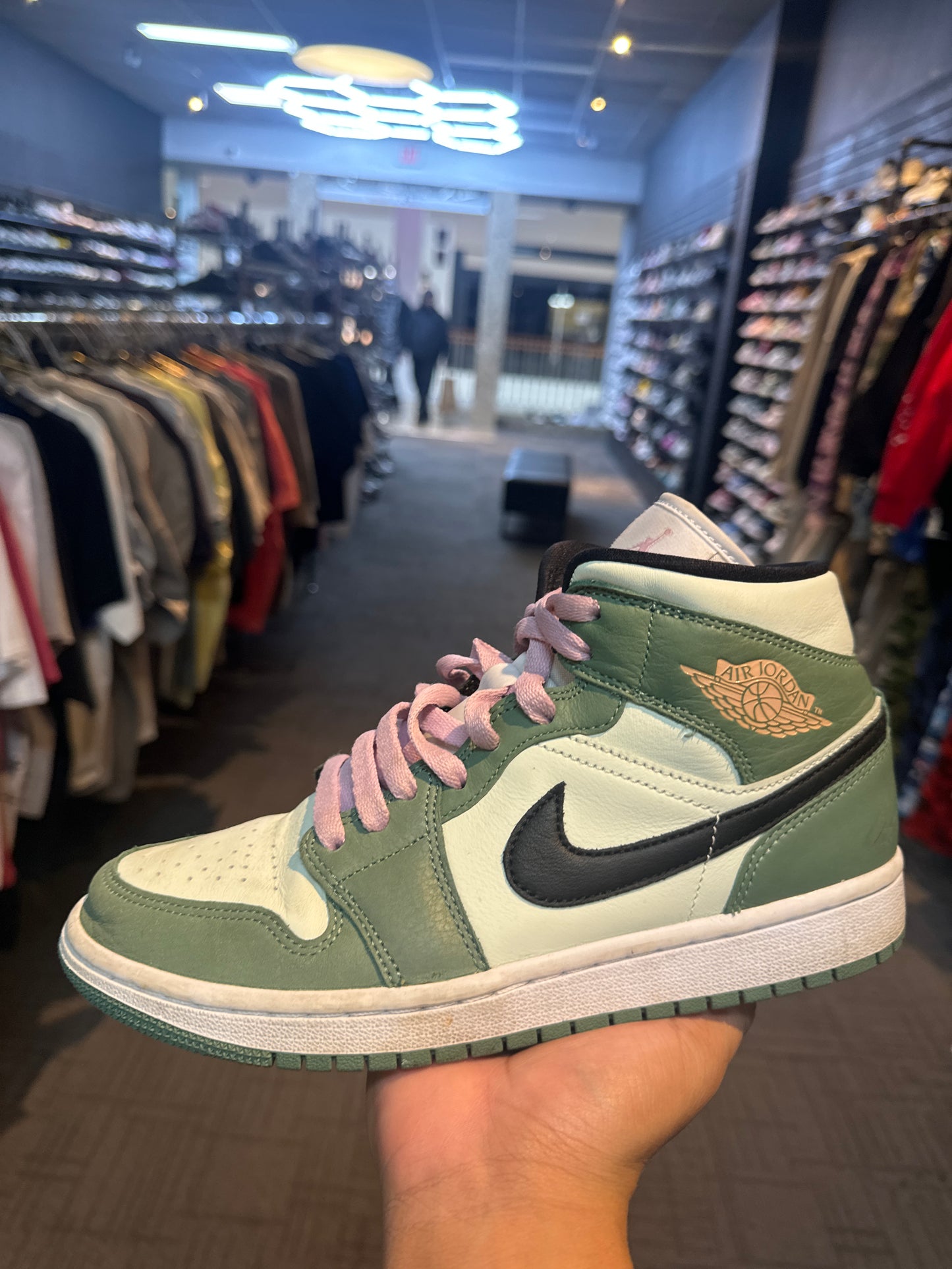 Jordan 1 mid Dutch green (used with box)