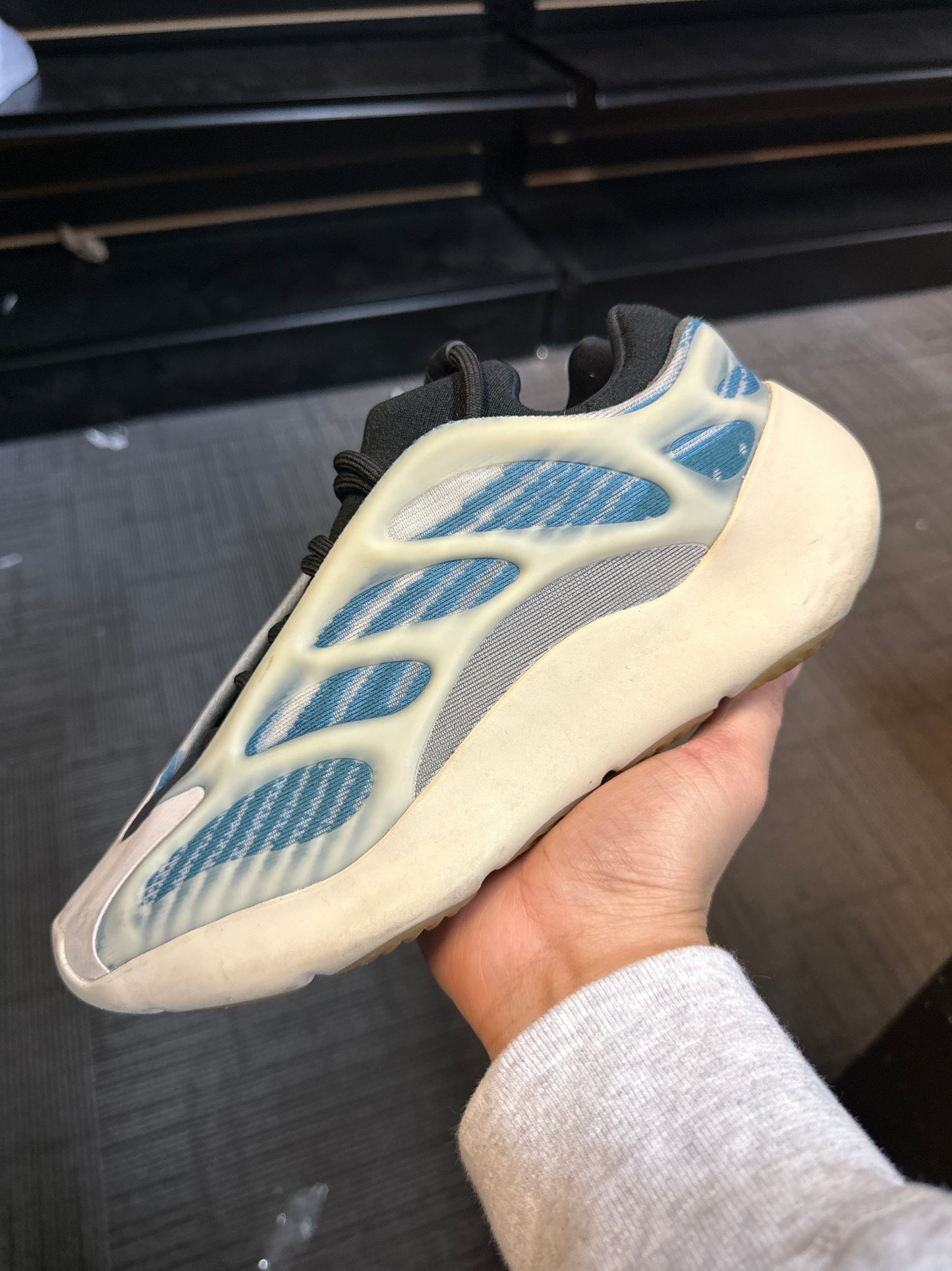 Yeezy 700 Kyanite Used (used)