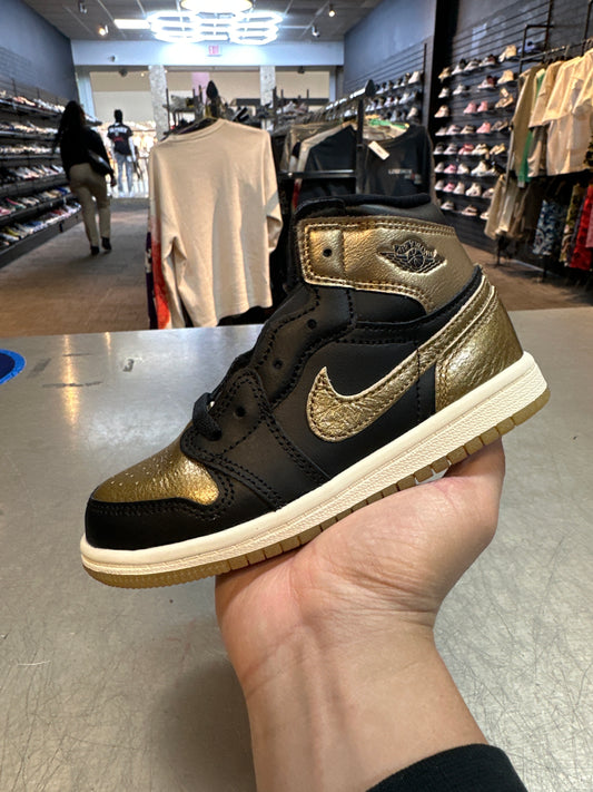 Jordan 1 Mid black metallic gold