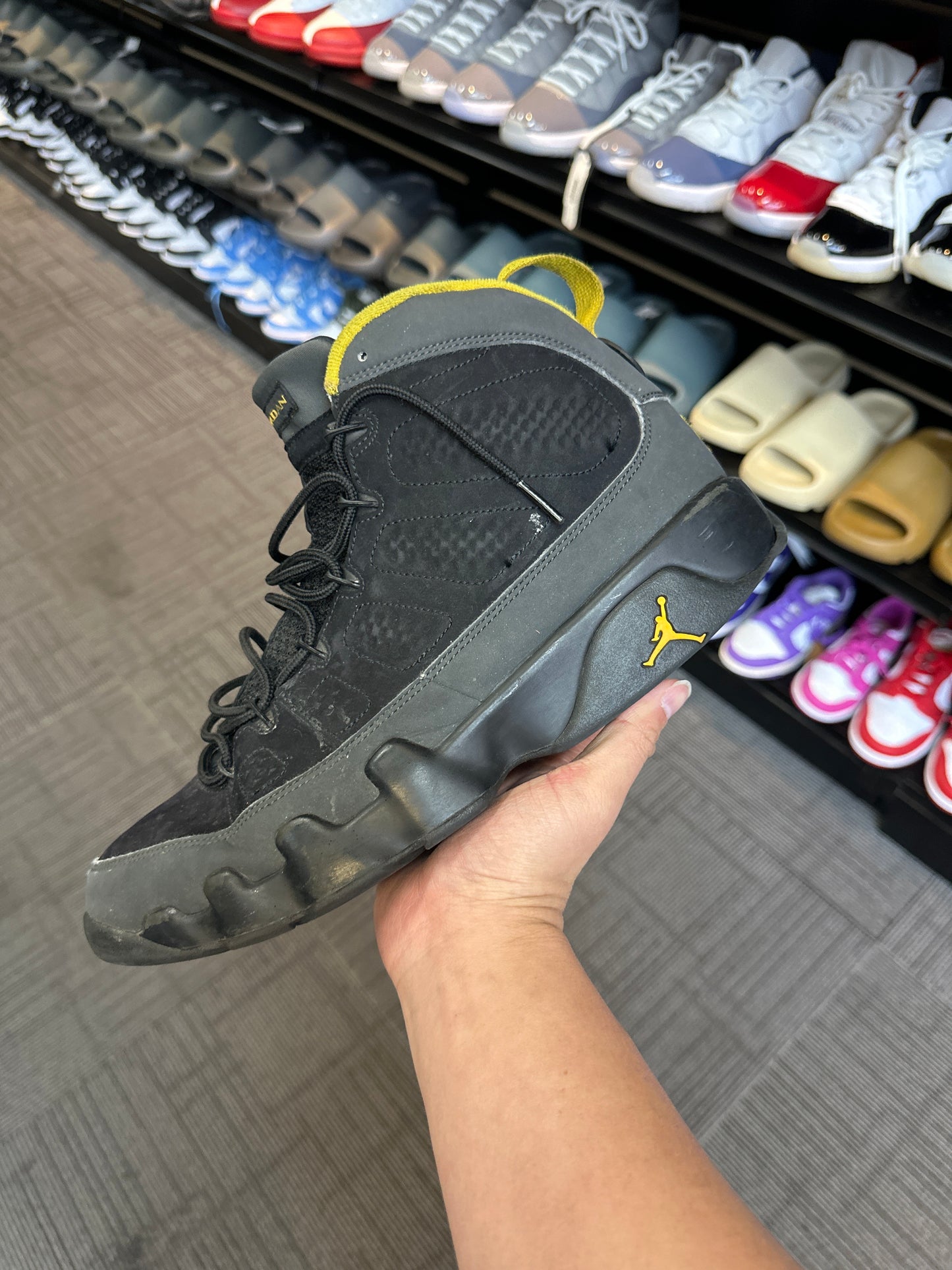 Jordan 9 dark charcoal university gold (used)