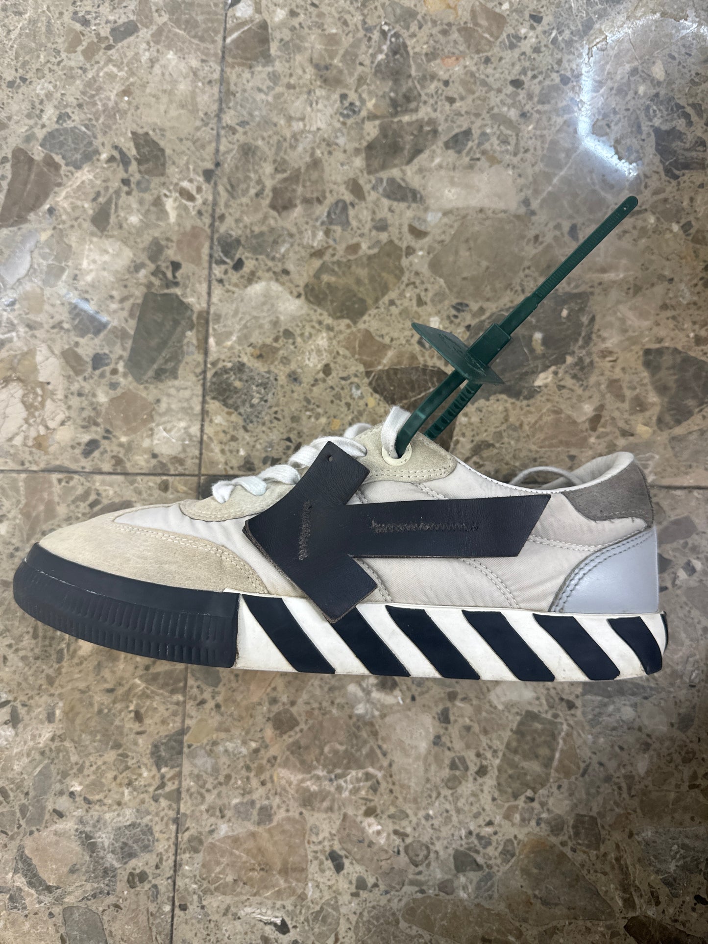 Off white Vulcan