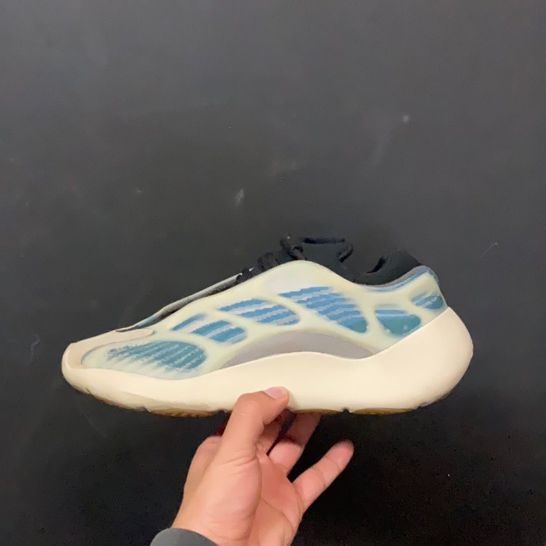 Yeezy 700 Azereth used no box