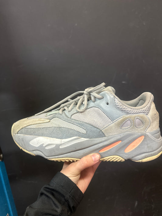 Yeezy 700 inertia used no box size 9